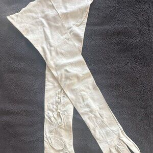 Vintage  White leather  Opera gloves